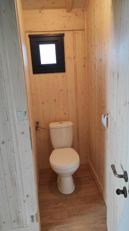 Lacustra Cabanes Accessibles En Canoe Et Chalets Tout Confort Flayat Exterior foto